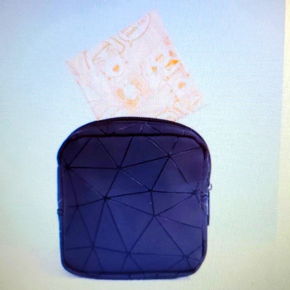 🆕️: WATERPROOF TRAVELING CASE/ ORGANIZING CASE - Picture 2 of 8